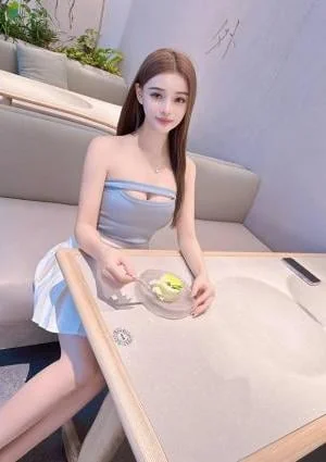 新人入店、ルナちゃん、24歳、Eカップ、100本人保証